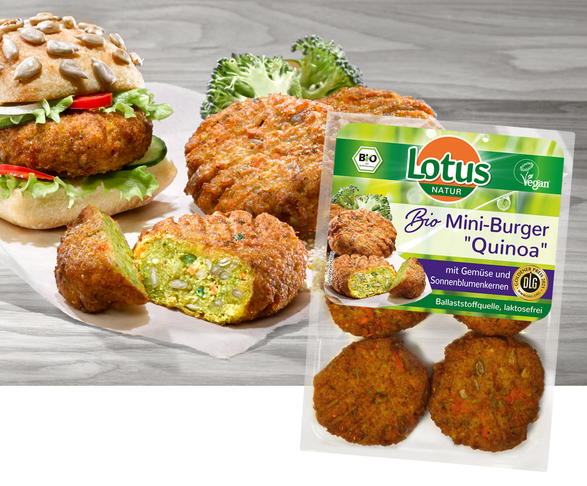 Packung Lotus Bio Mini-Burger Quinoa neben aufgeschnittenen Talern und einem Burger